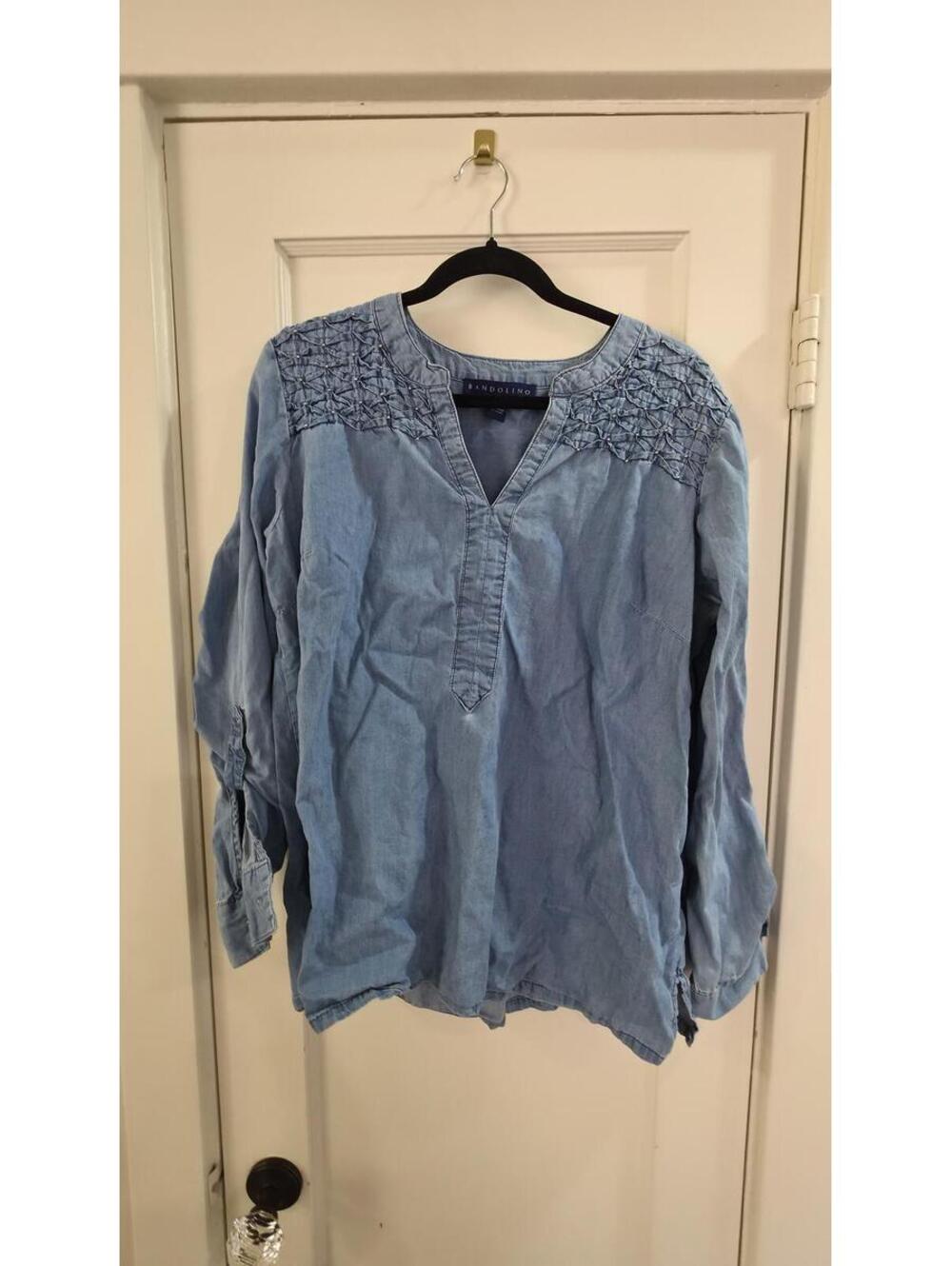 Bandolino Light Blue Embroidered Chambray Blouse Size Large